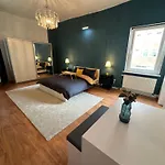 Luxury ,2 Room, Elite Location, 2 Lcd Tv