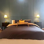 Luxury ,2 Room, Elite Location, 2 Lcd Tv
